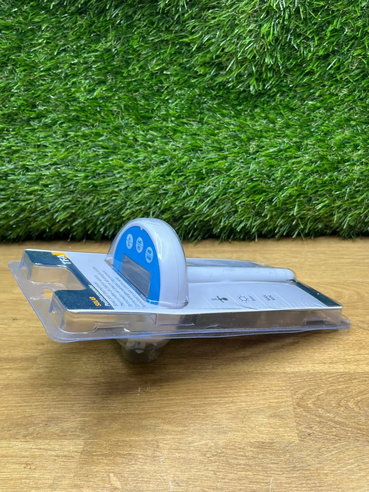 Termómetro digital para piscina con energía solar TFA