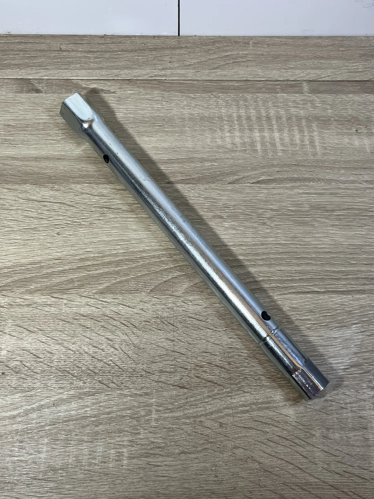 Llave de tubo para bujías BGS 8772