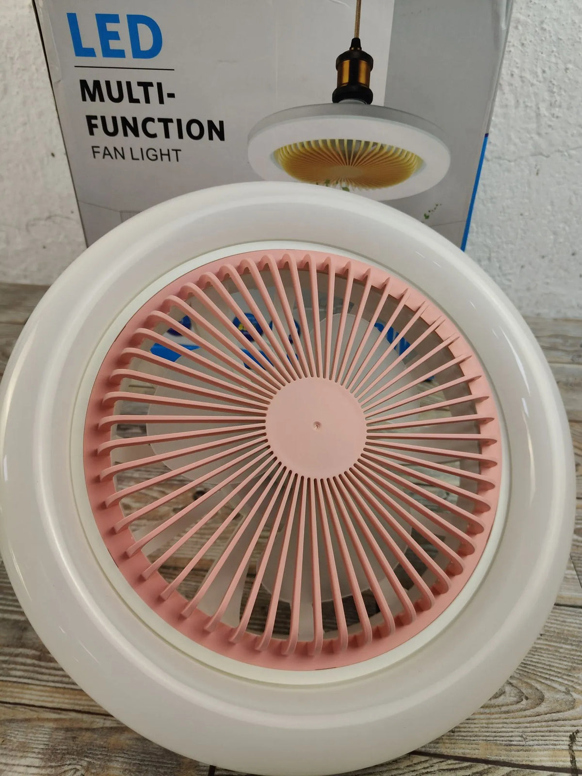 Pequeño ventilador de techo