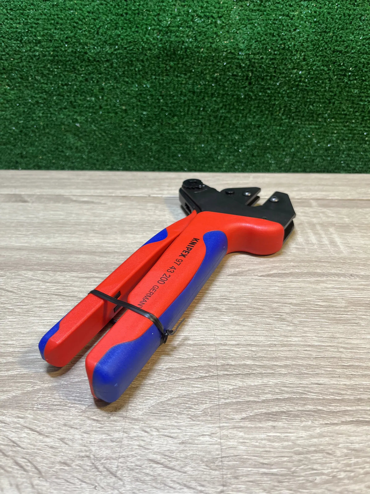 Sistema Master de alicates de engarzado con perfiles intercambiables Knipex
