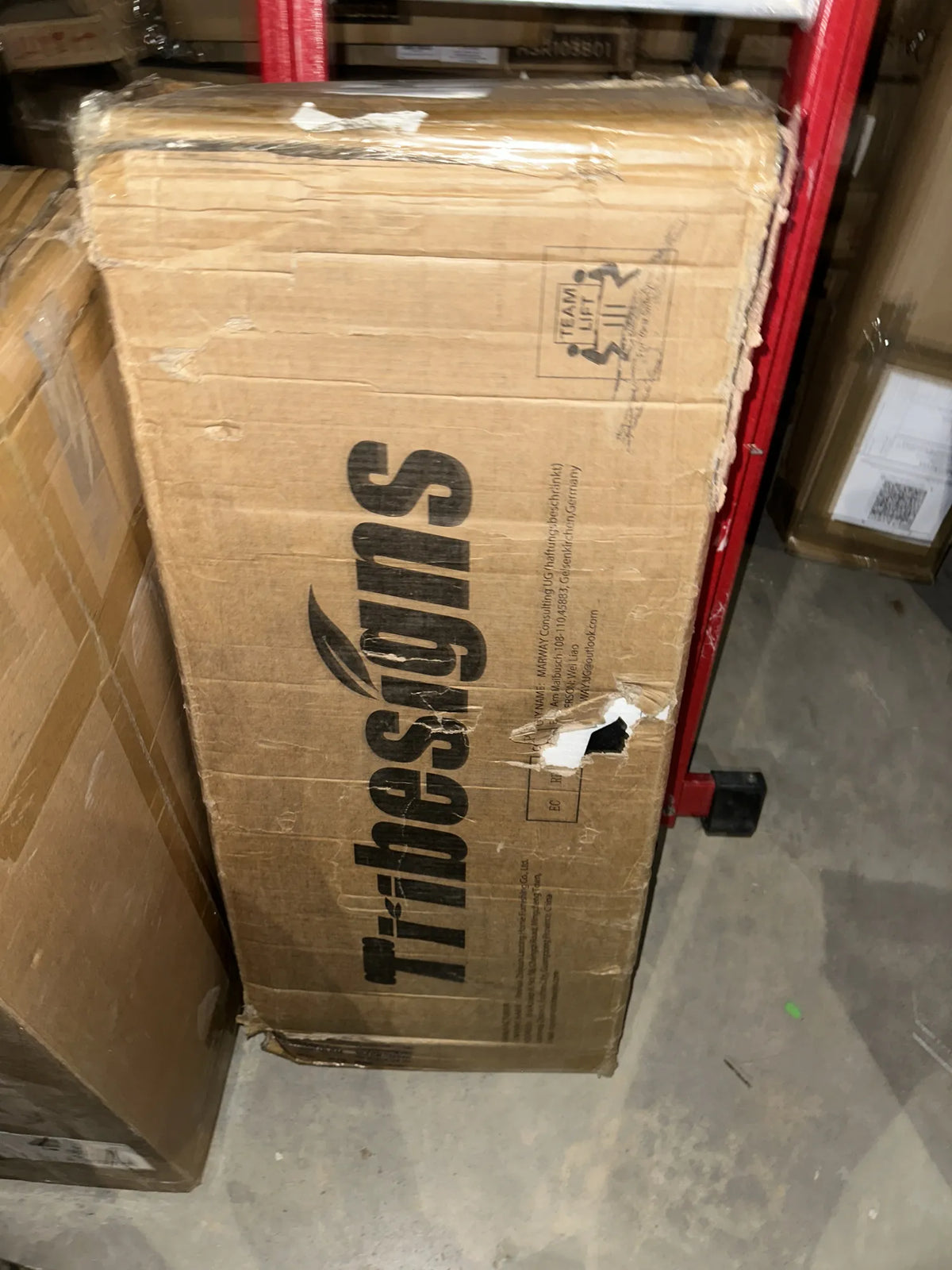 Zapatero moderno con puertas