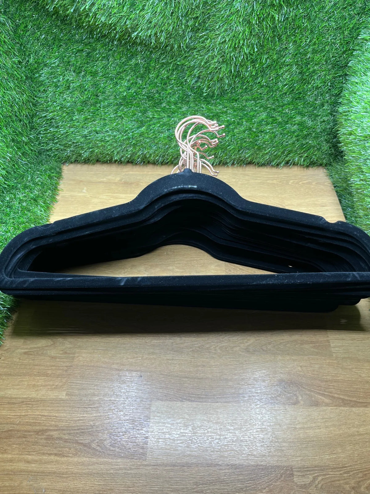 25 Perchas de terciopelo para trajes