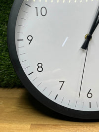 Reloj clásico Redondo Amazon Basics