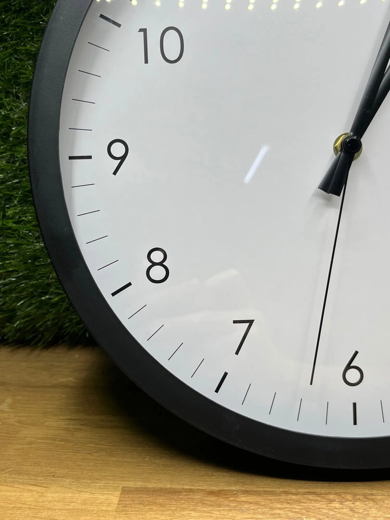 Reloj clásico Redondo Amazon Basics