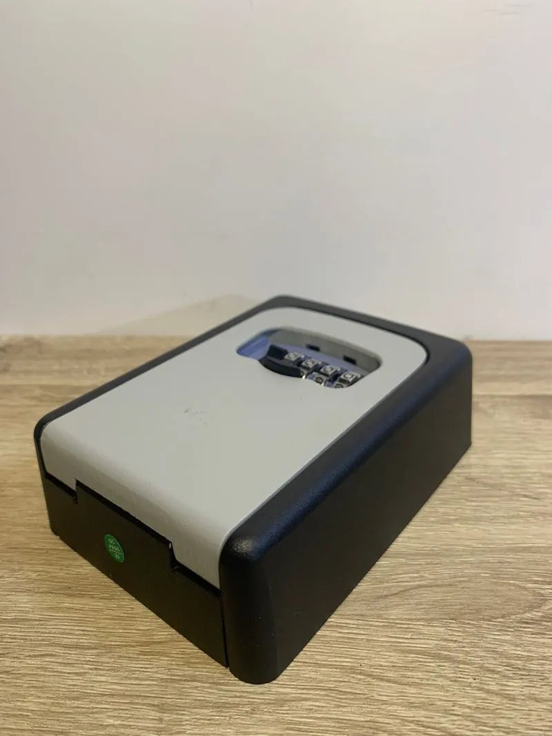 Caja de almacenamiento para llaves Amazon Basics