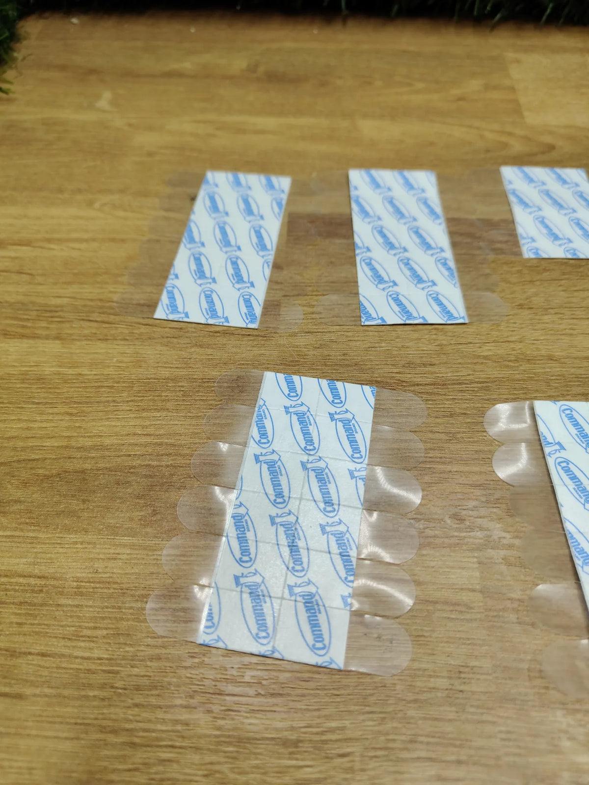 Ganchos pequeños alambres transparentes