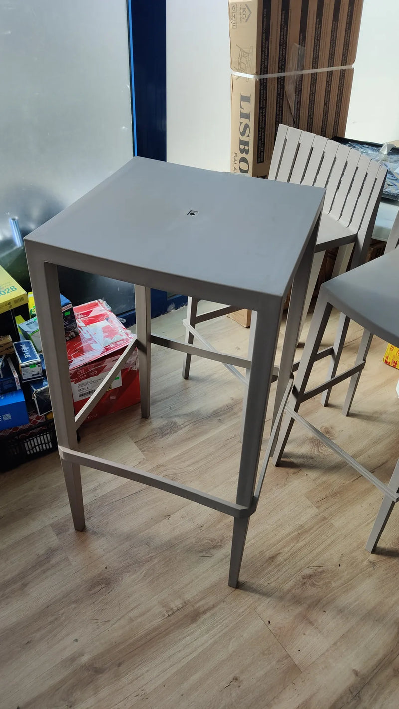 SET Mesa + 2 Taburetes Altos