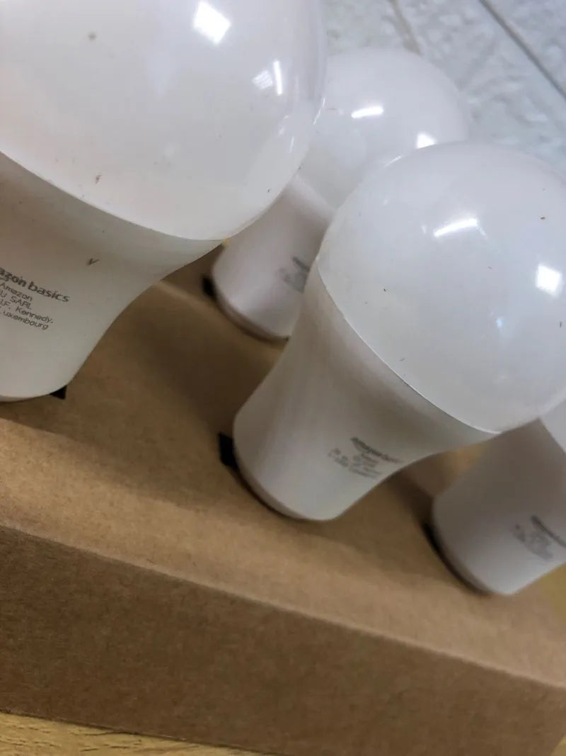 Bombilla LED - Amazon Basics