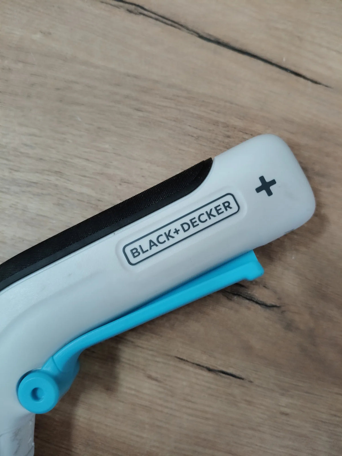 Tijeras 3,6v, Gatillo extralargo - BLACK+DECKER
