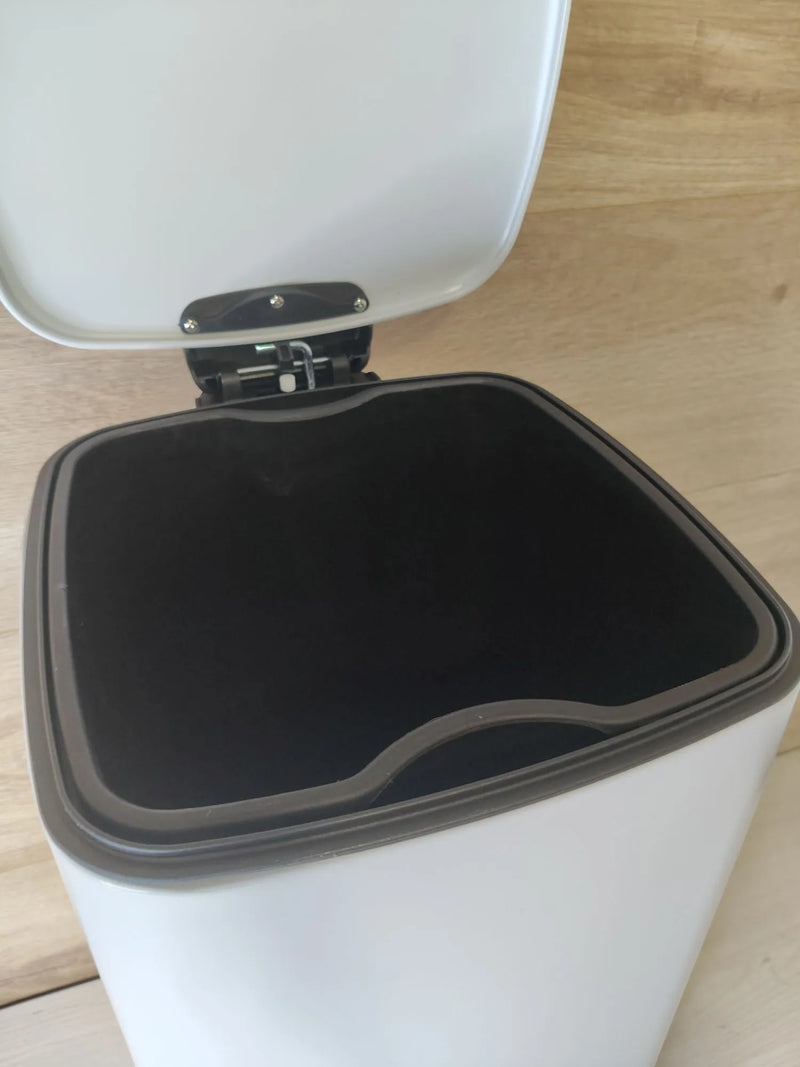 Cubo de Basura con Pedal 30 Litros - AMIG