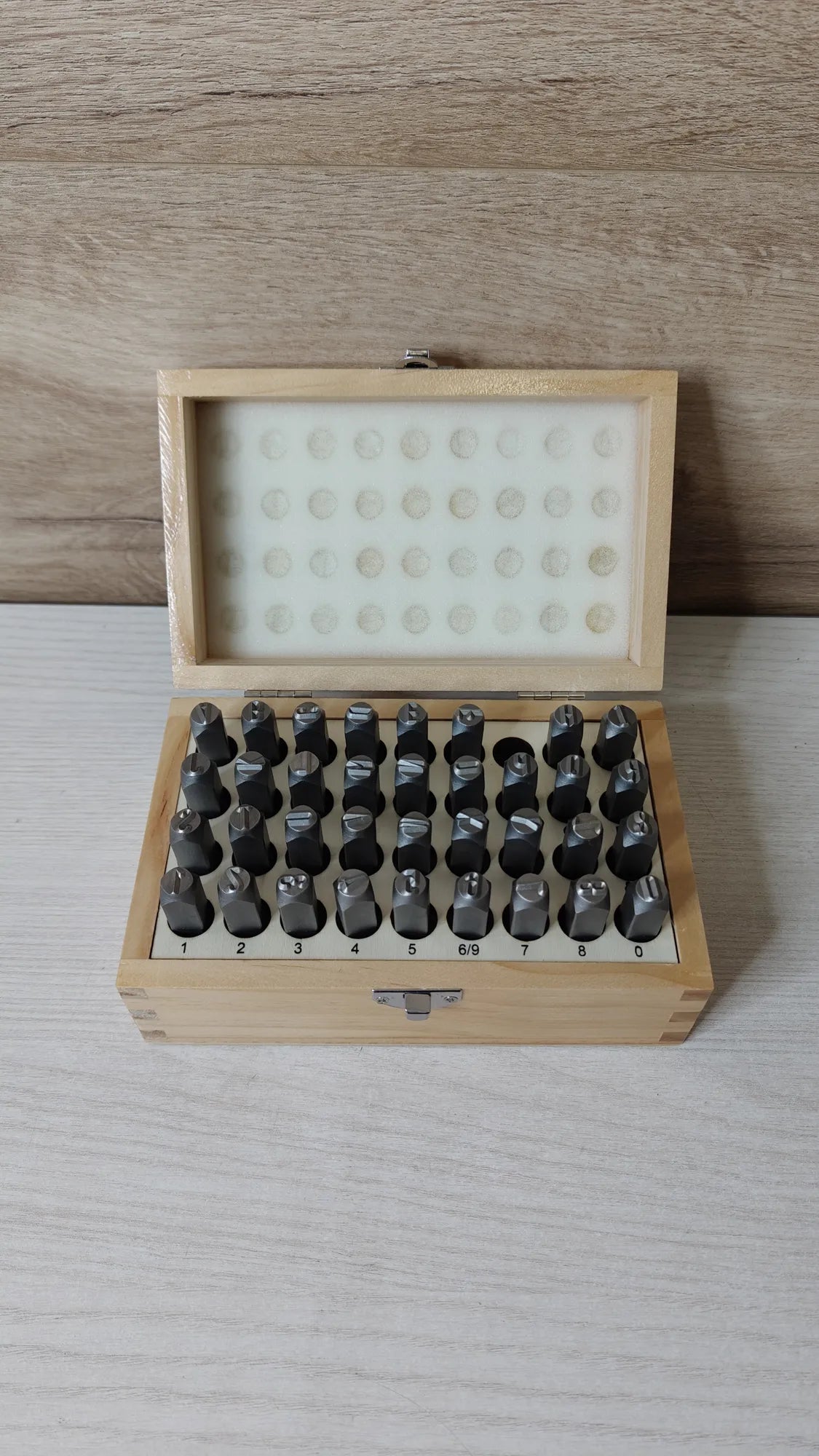 Juego de sellos de metal y de piel - 4 mm