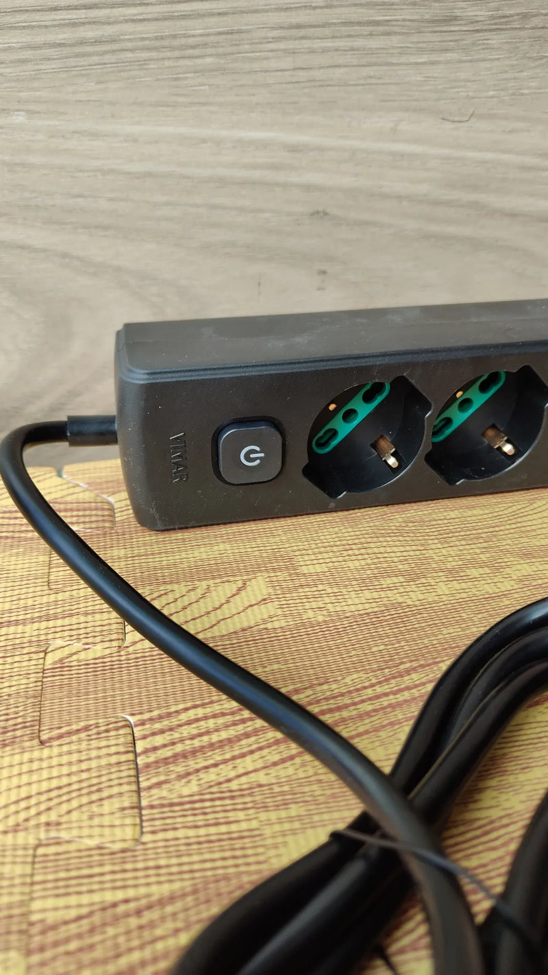 Enchufe múltiple con Interruptor y Cable de 1,5 m