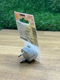 Color blanco adaptador de enchufe eléctrico bticino