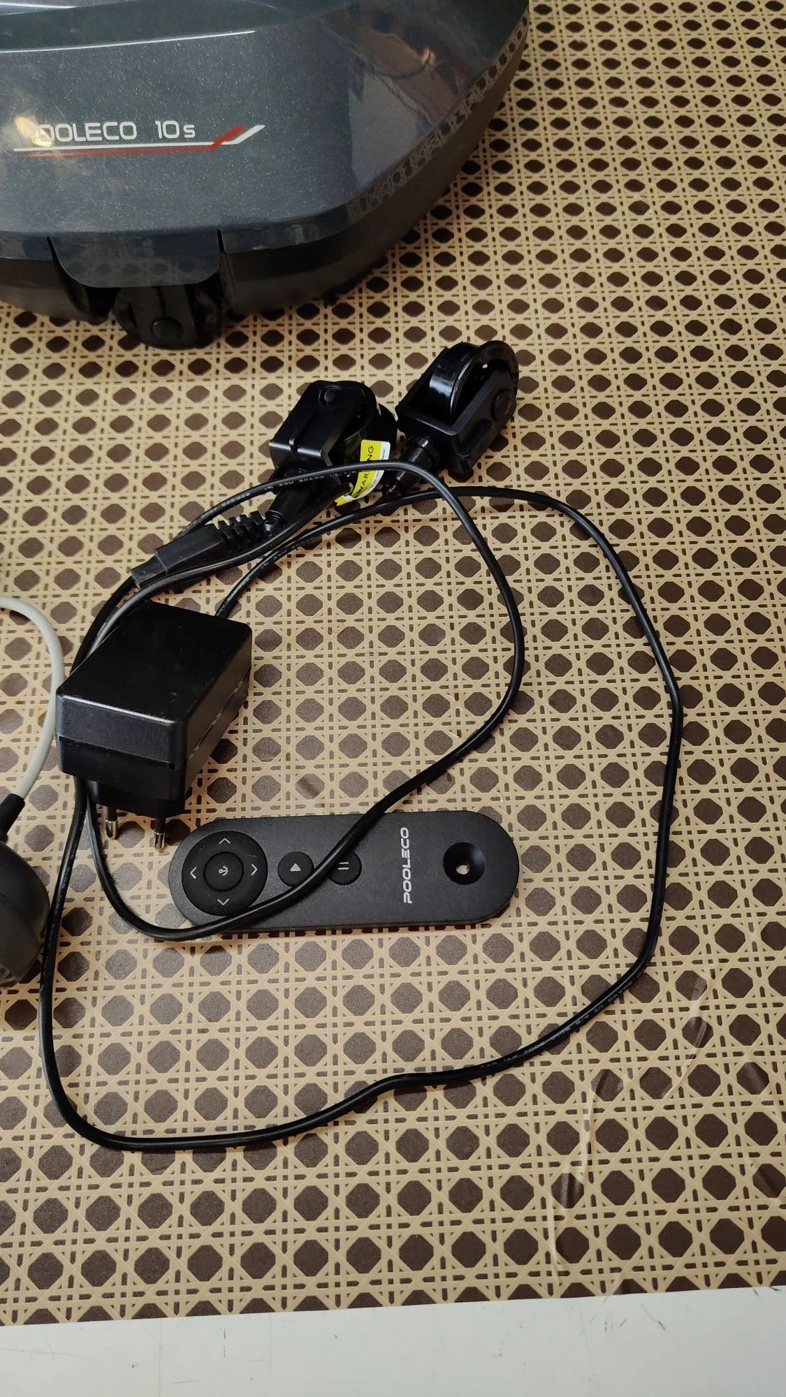 Limpiafondos Inalámbrico con App y Mando, 3 Motores