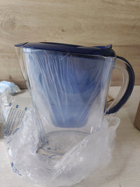 Jarra con filtro de agua y cartuchos - Brita
