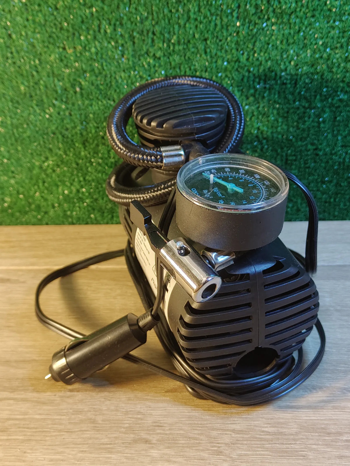 Hinchador Eléctrico con Voltaje 12V Cecotec