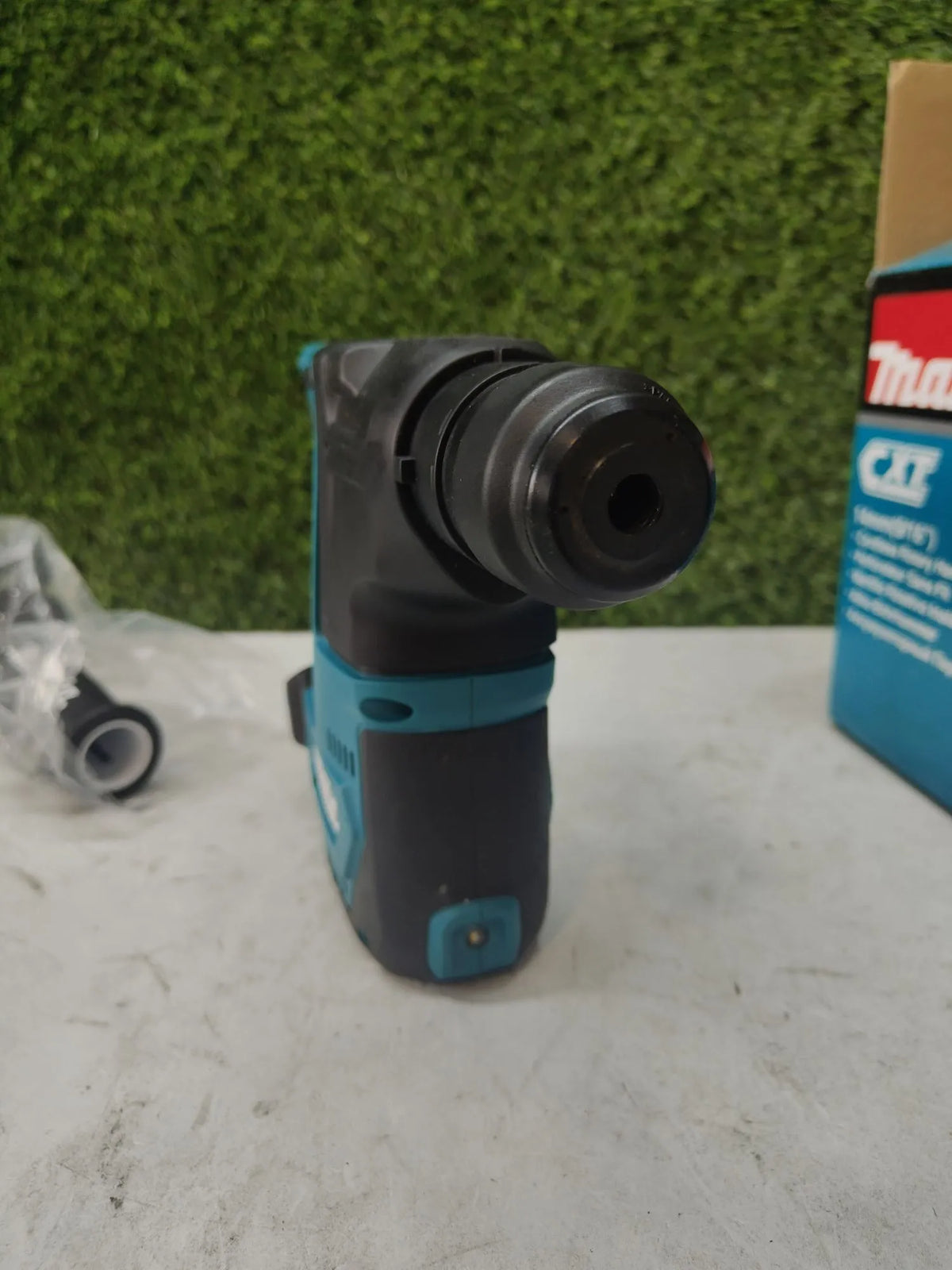 Martillo lijero 17mm a batería - Makita