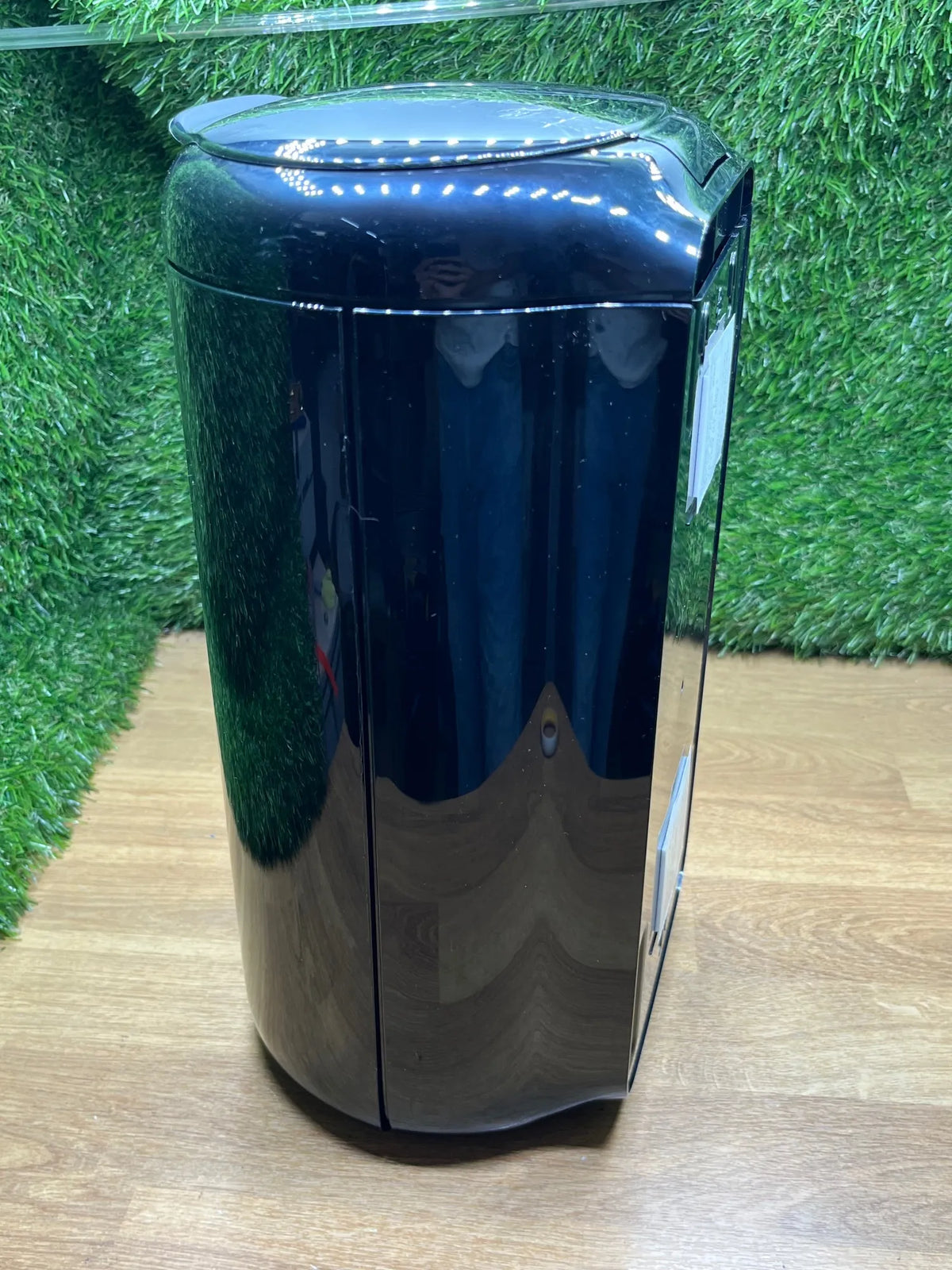 Cubo de basura con tapa Tork