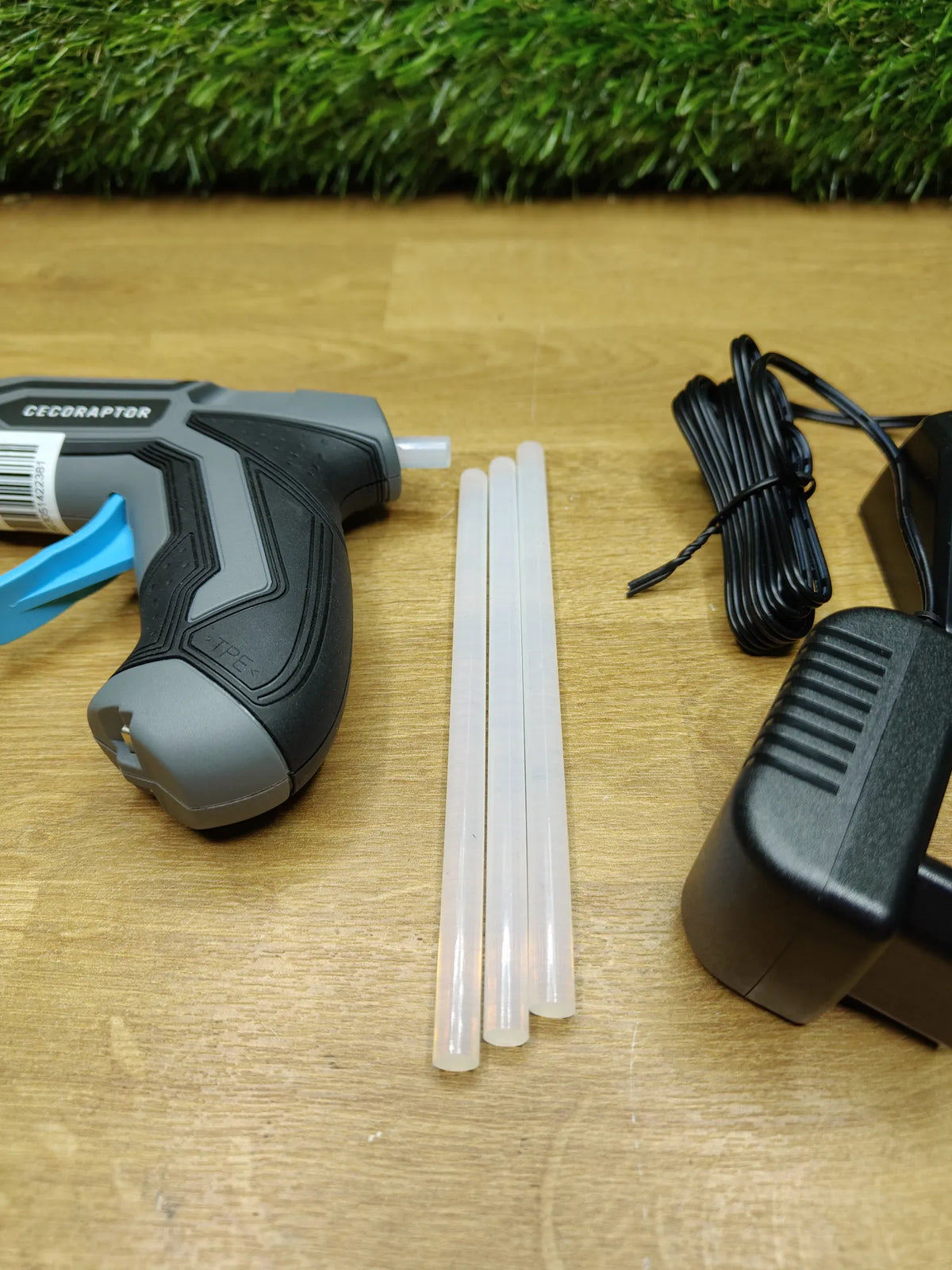 Pistola de encolar sin cables CECOTEC