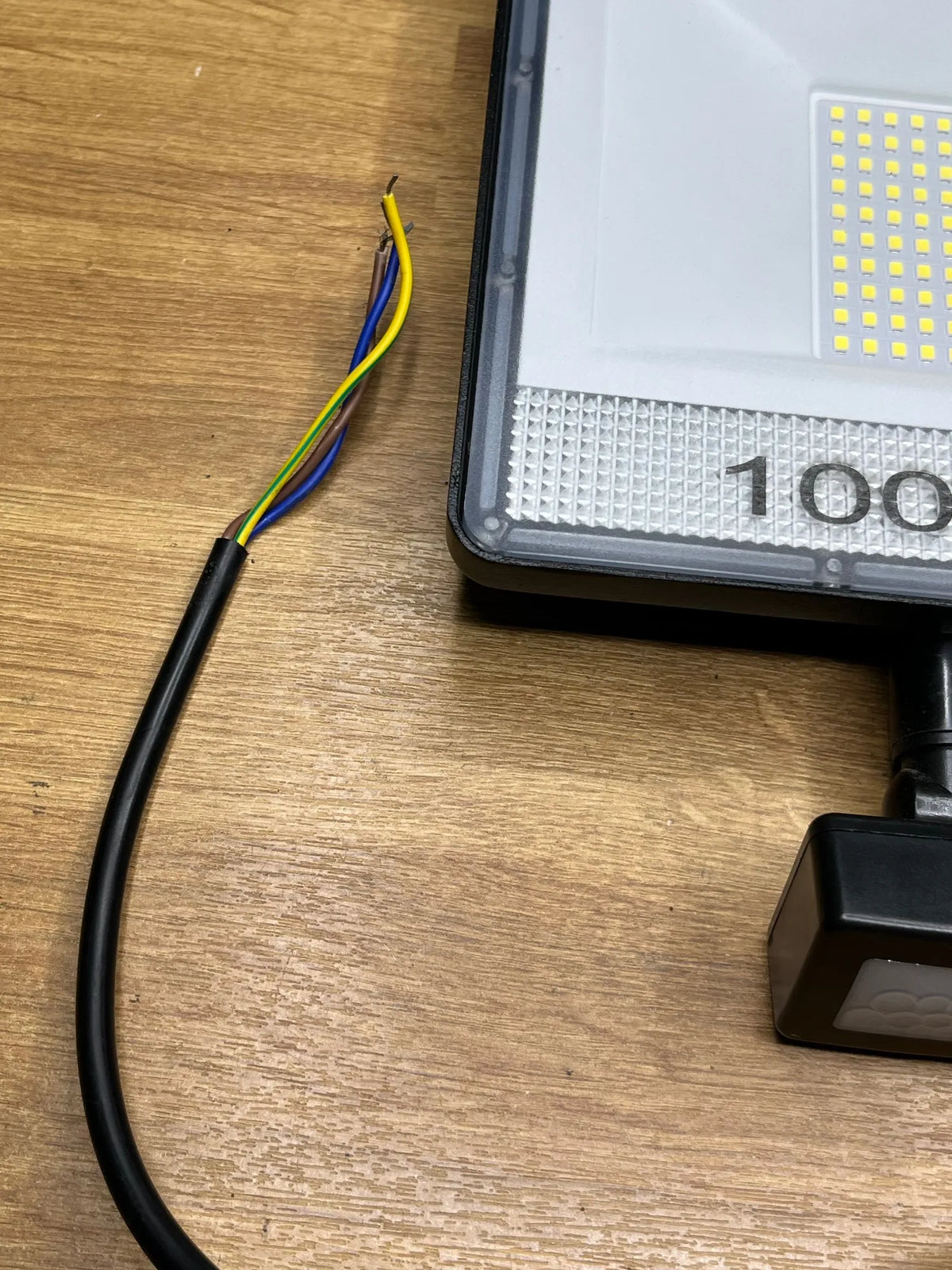 Foco LED con Sensor de Movimiento 100W