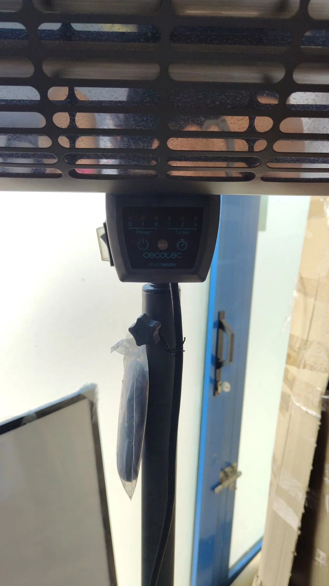 Calefactor halógeno de pie o pared para exterior con 2000 W