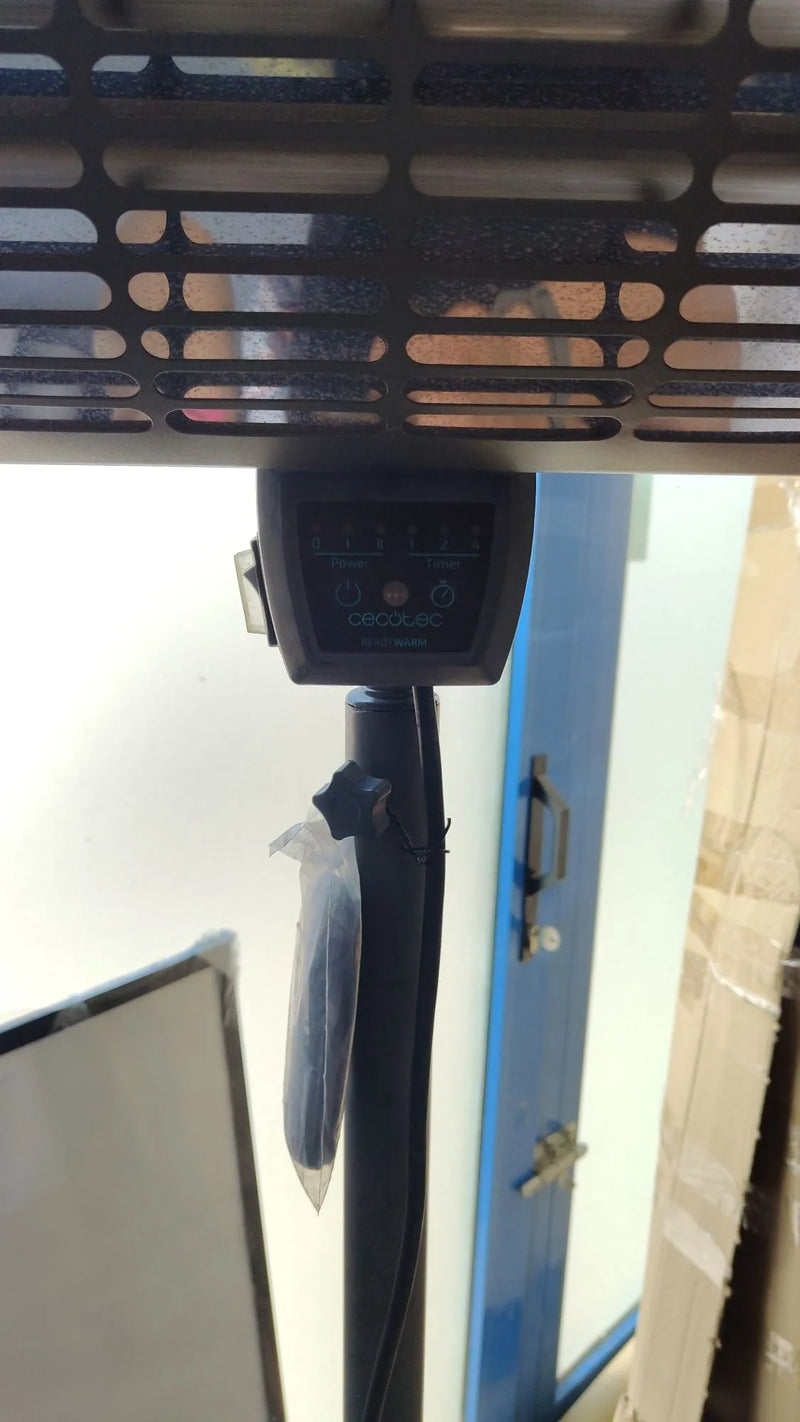 Calefactor halógeno de pie o pared para exterior con 2000 W
