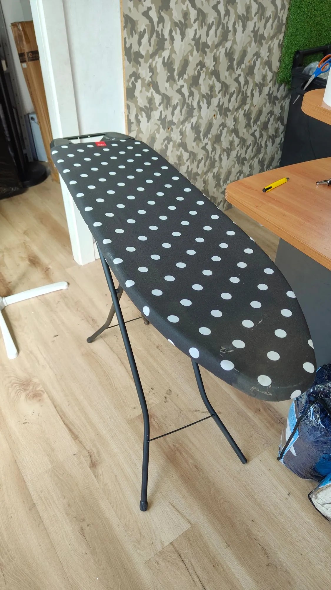 Tabla de planchar plegable, dimensiones 110 x 32 cm