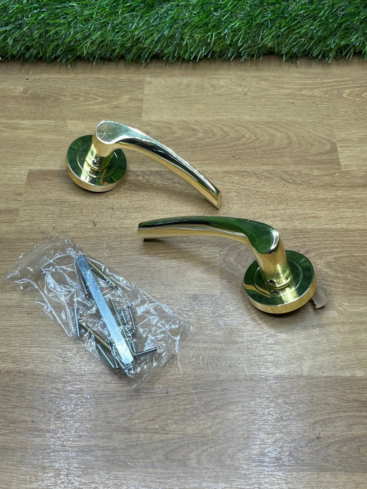 Juego de 2 Manillas Doradas para puerta Amig