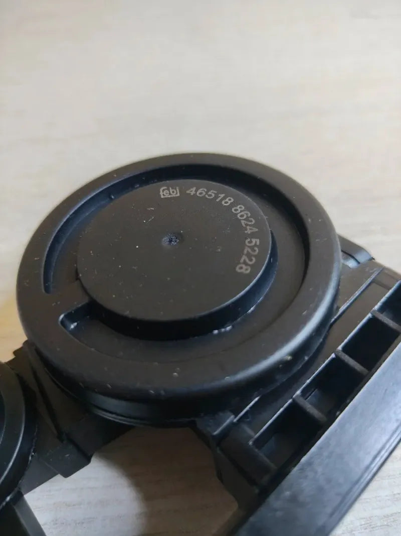 Válvula de ventilación del cárter 46604 - FEBI