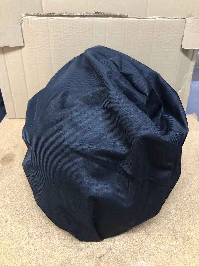 Casco de moto negro con visera