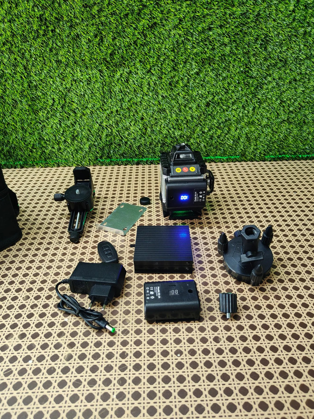 Nivel Láser Autonivelante 16 Líneas 4x360