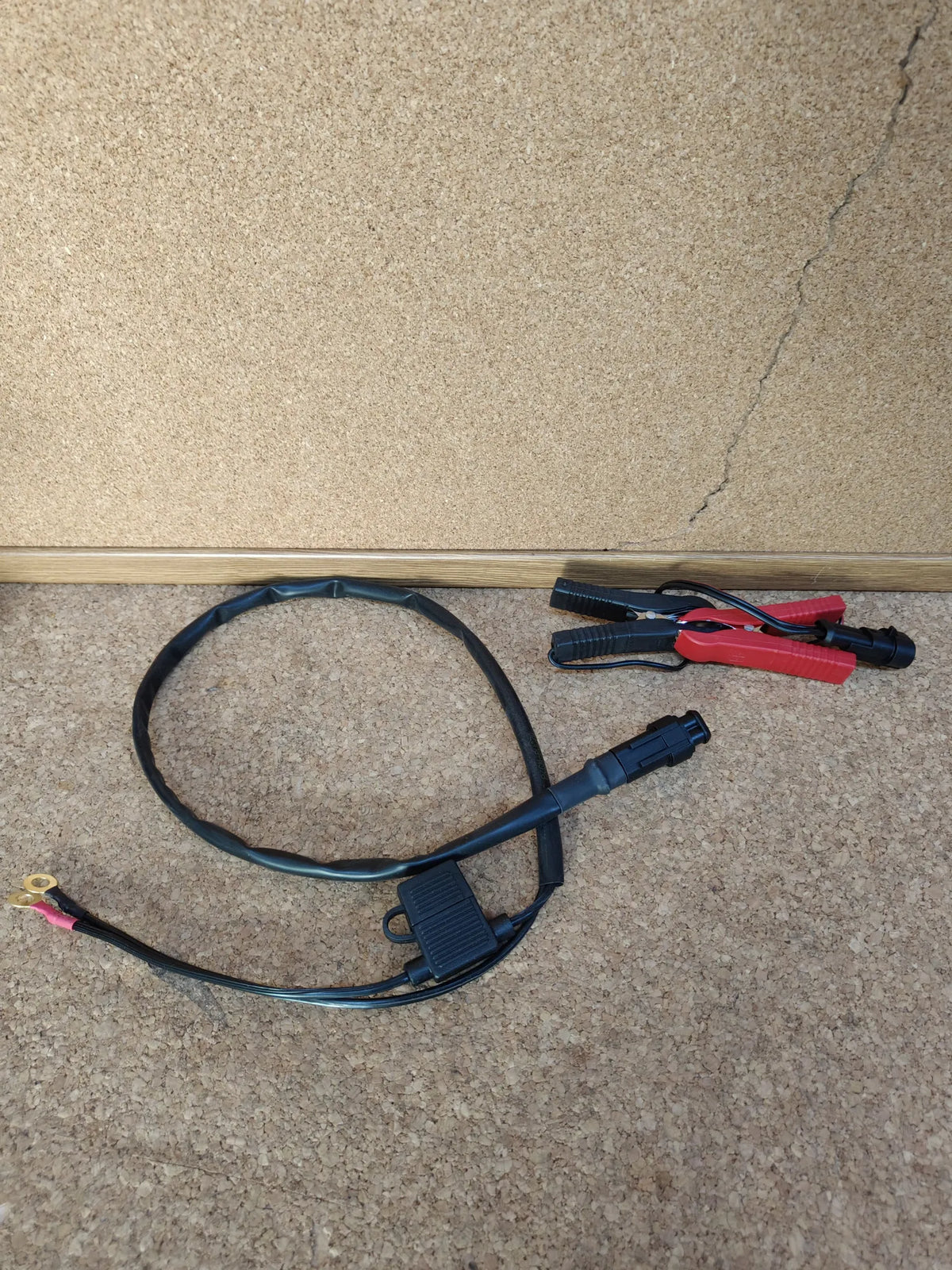 Cargador mantenedor Inteligente para baterías de Arranque de Litio de 12V