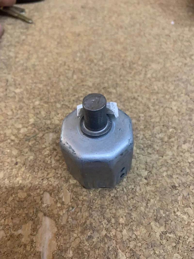 Soporte metalico para eje de persiana de 42