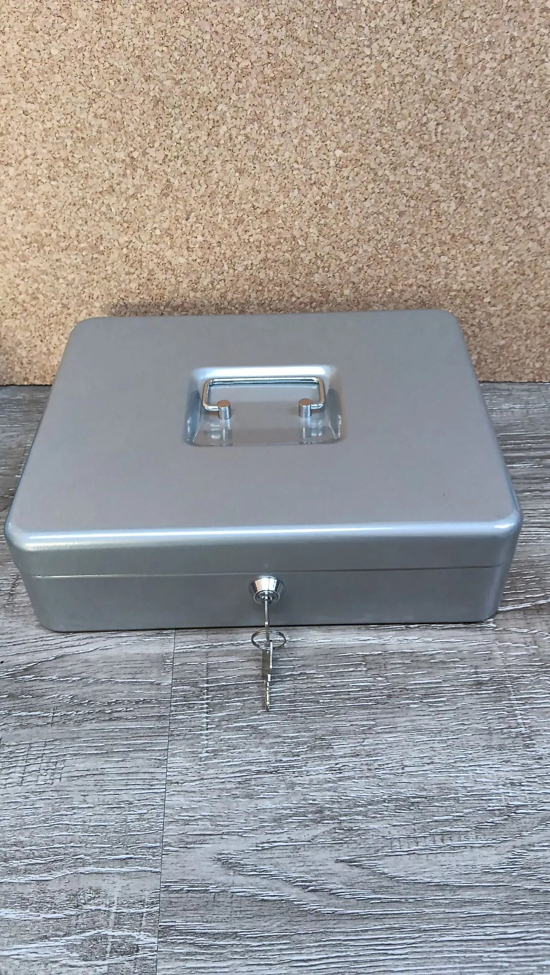 Caja de efectivo con cerradura