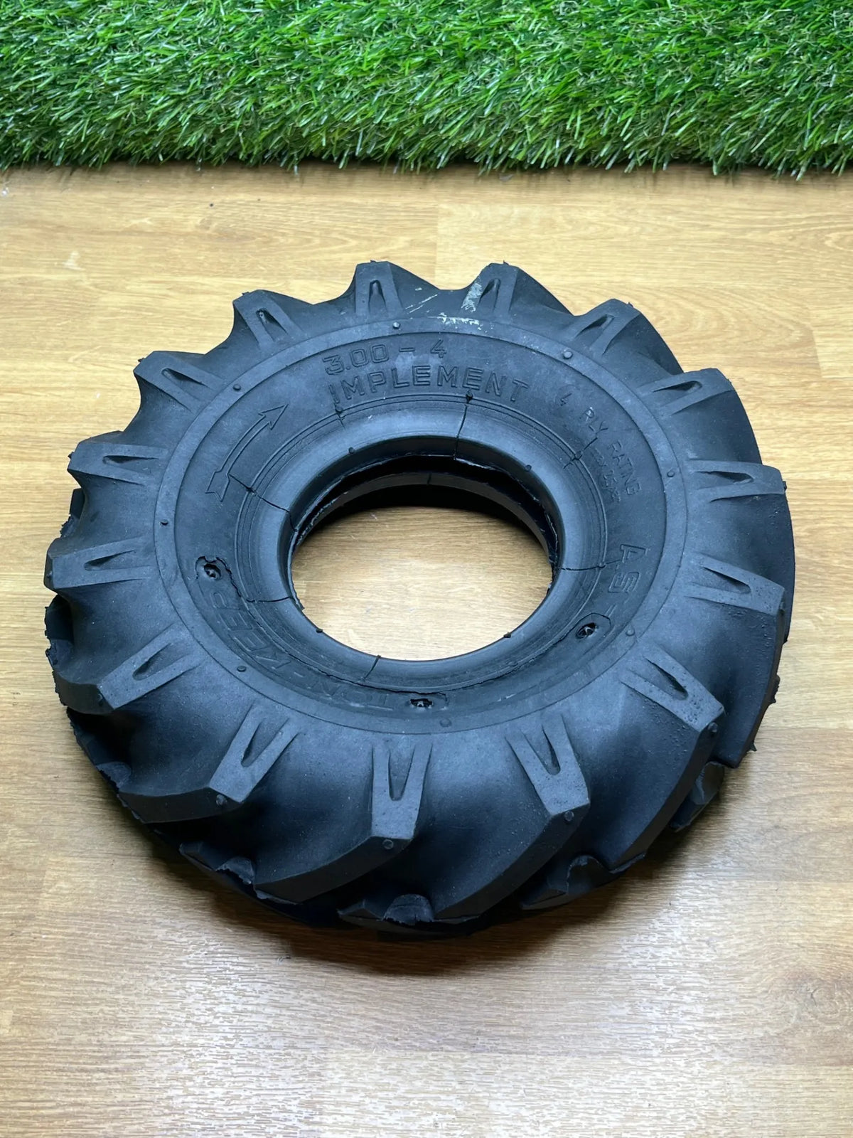 Neumático 3.00-4