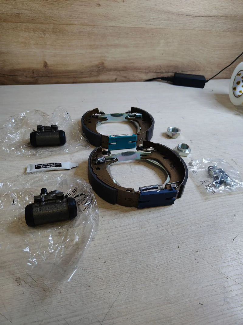 Zapatas de freno 8DB 355 003-661 - HELLA
