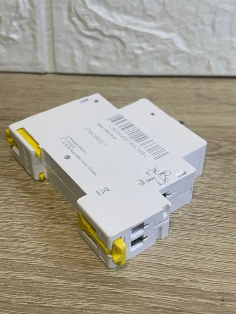 Schneider Electric R9PSC2 Resi9 Conmutador