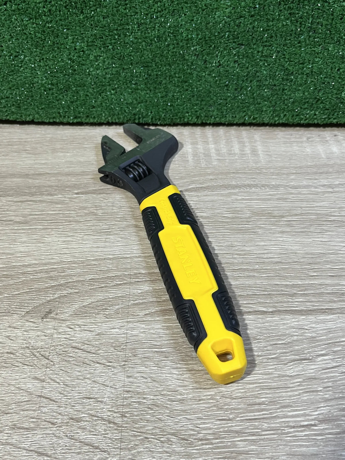 Llave ajustable de 30 x 200 mm Stanley