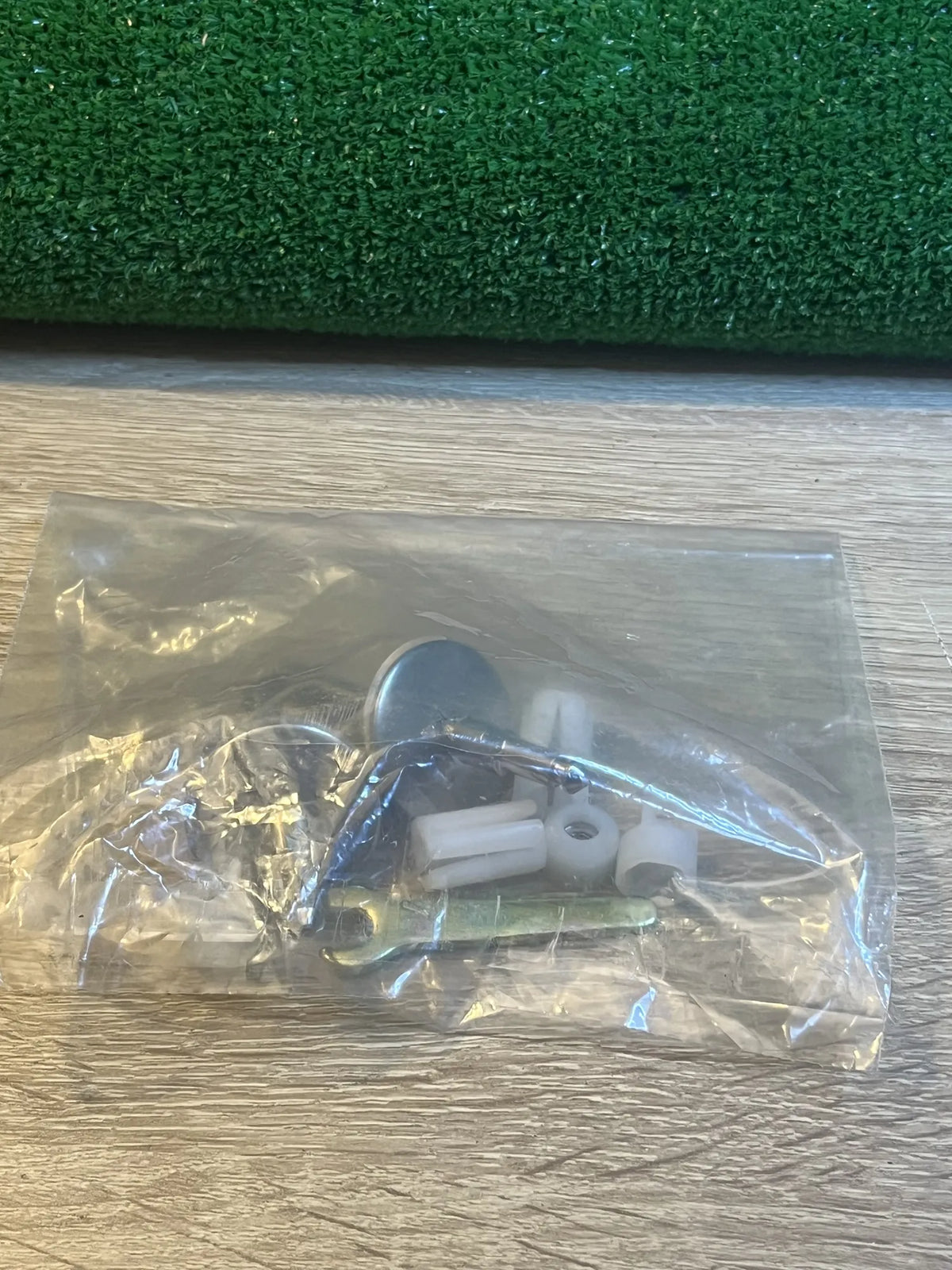 Juego de bisagras para tapa de inodoro Ideal Standard