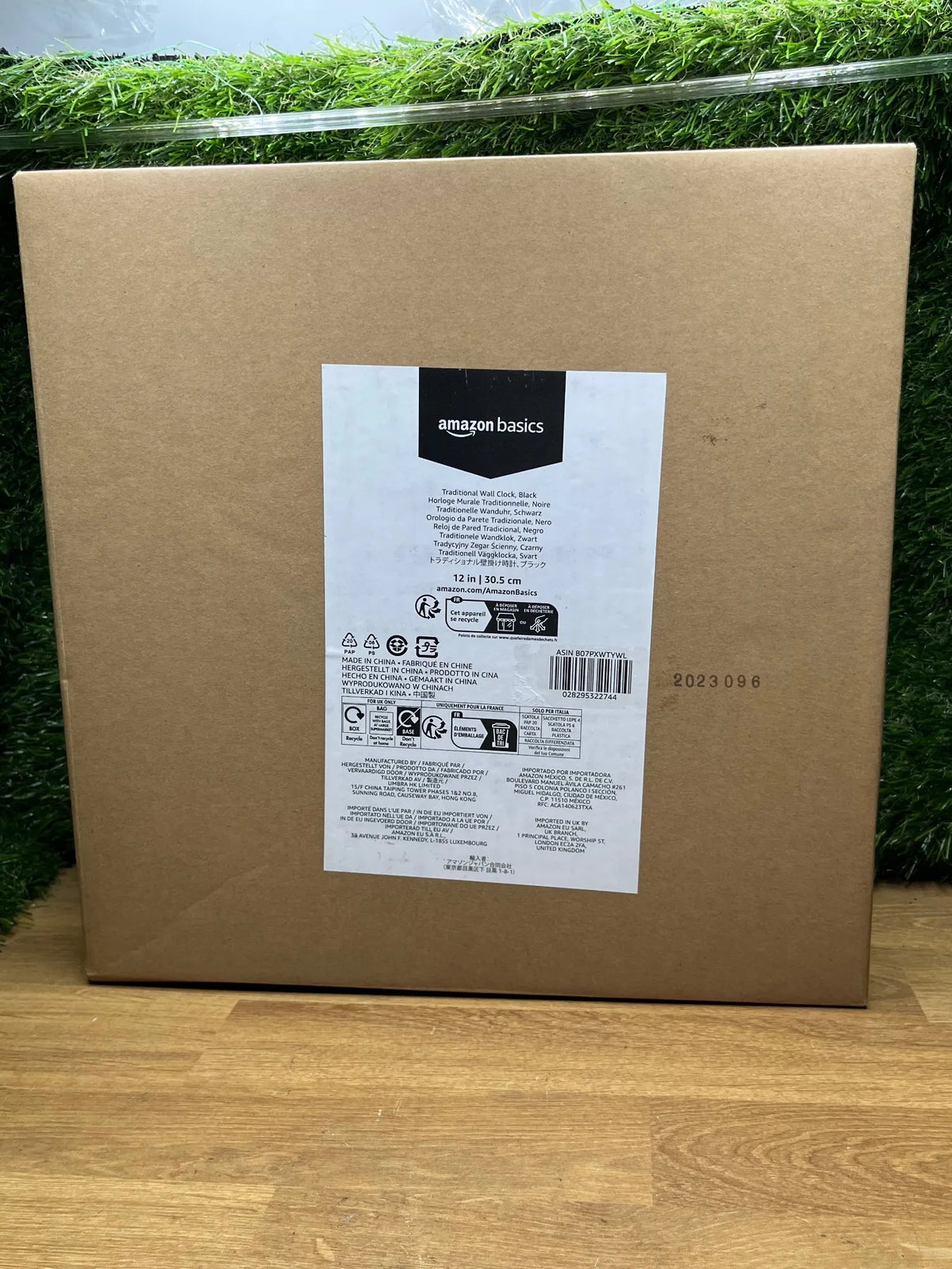 Reloj clásico Redondo Amazon Basics