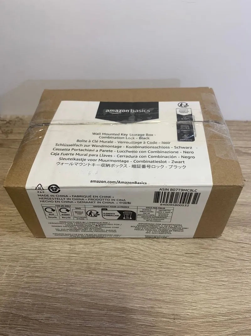 Caja de almacenamiento para llaves Amazon Basics