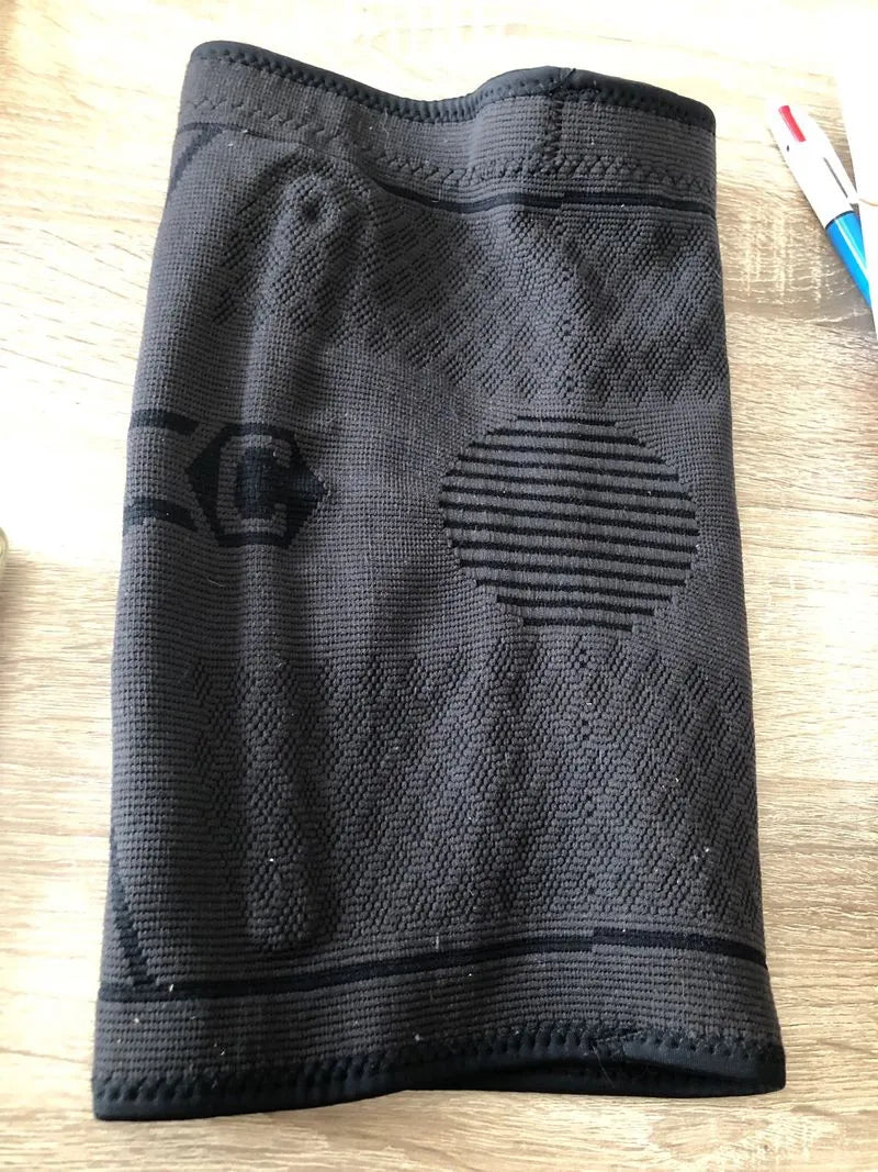 Rodillera deportiva negra