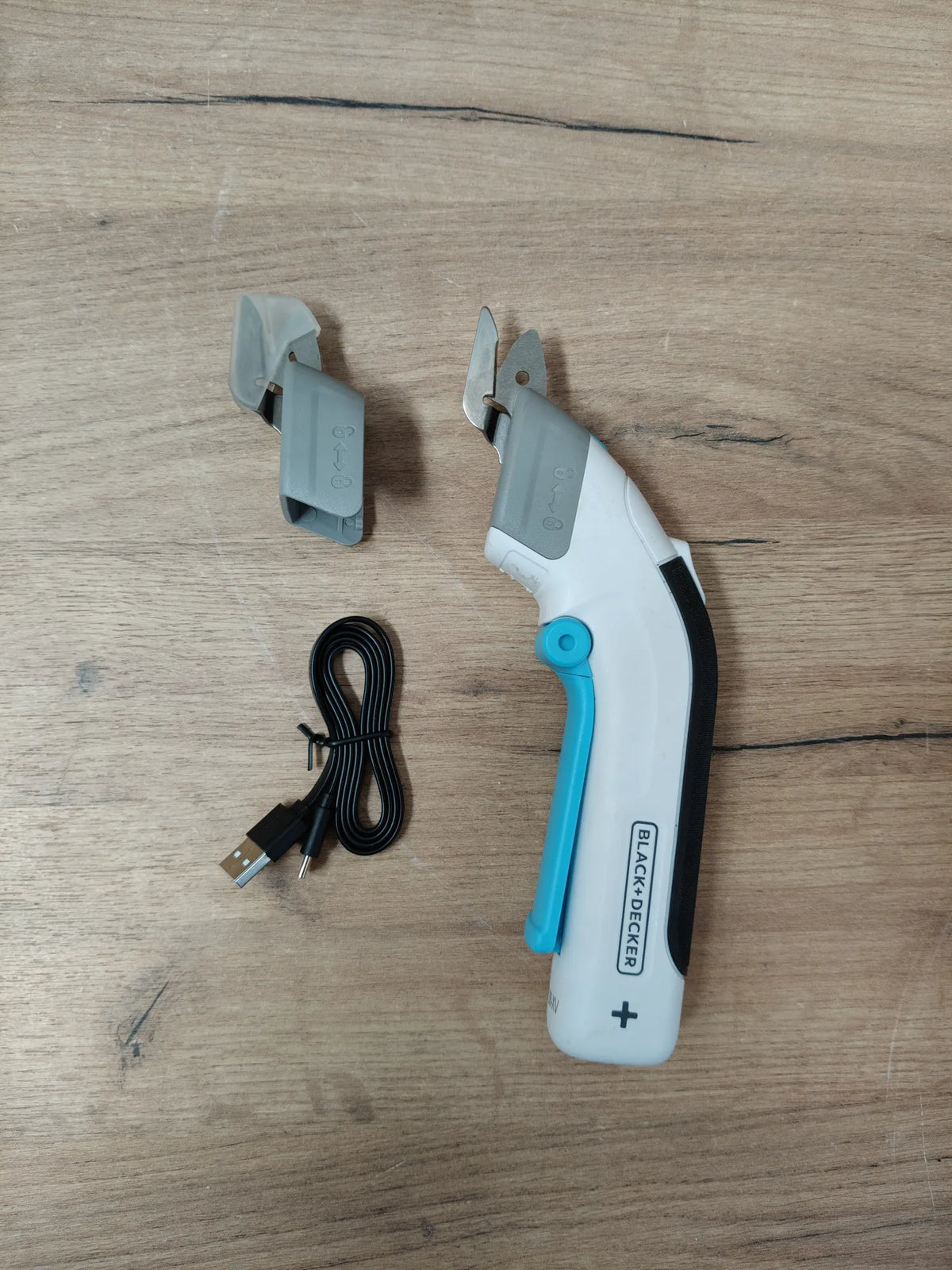 Tijeras 3,6v, Gatillo extralargo - BLACK+DECKER