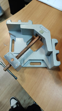 Abrazadera angular, 90 grados
