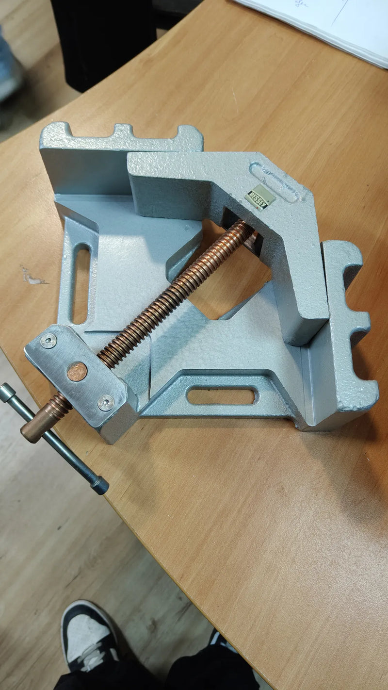 Abrazadera angular, 90 grados