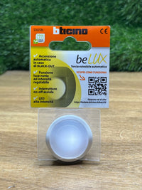 Color blanco adaptador de enchufe eléctrico bticino