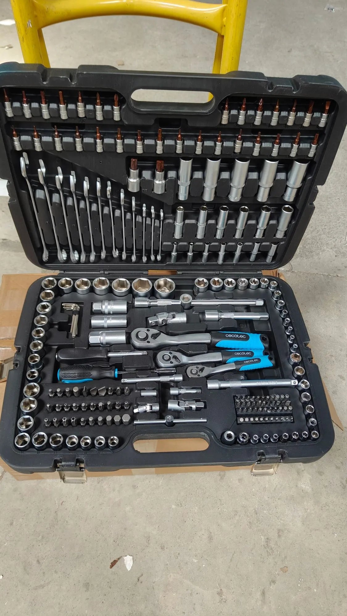 Maletín con 216 Piezas ToolBox KRK 6200 Portaherramientas Cecotec