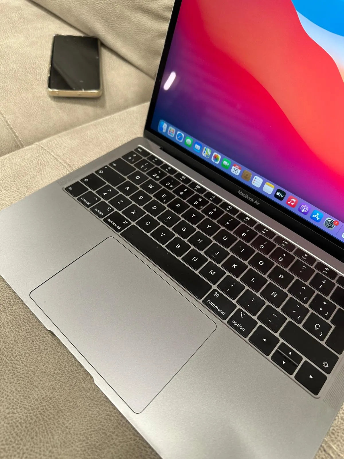 MacBook Air (13", 2018)