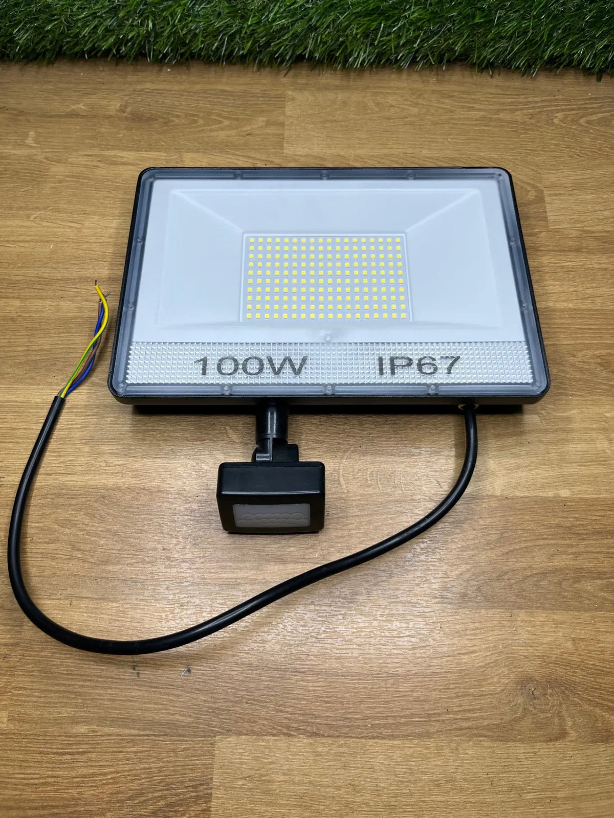 Foco LED con Sensor de Movimiento 100W