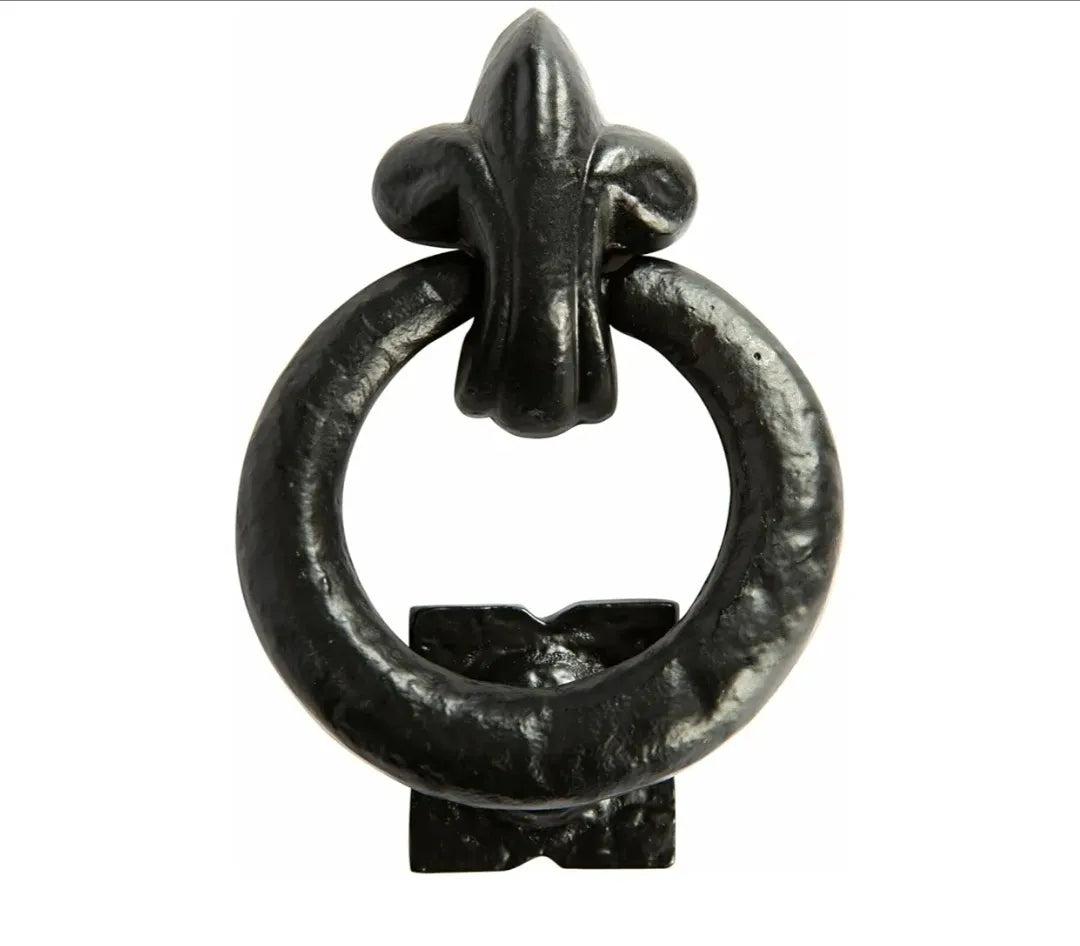 Aldaba de puerta de anillo antiguo